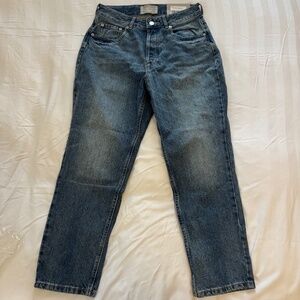 The Curvy ‘90s Cheeky Straight Jean